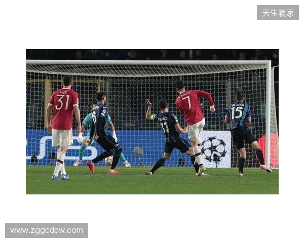 记者：因下赛季很大概率有欧冠踢，曼联想B费再至少留队1年